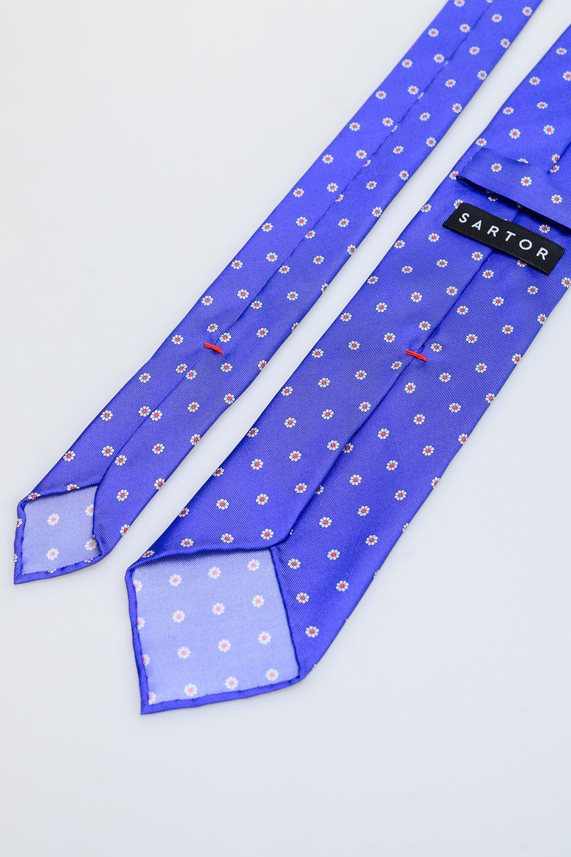 3fold blue flowers silk tie